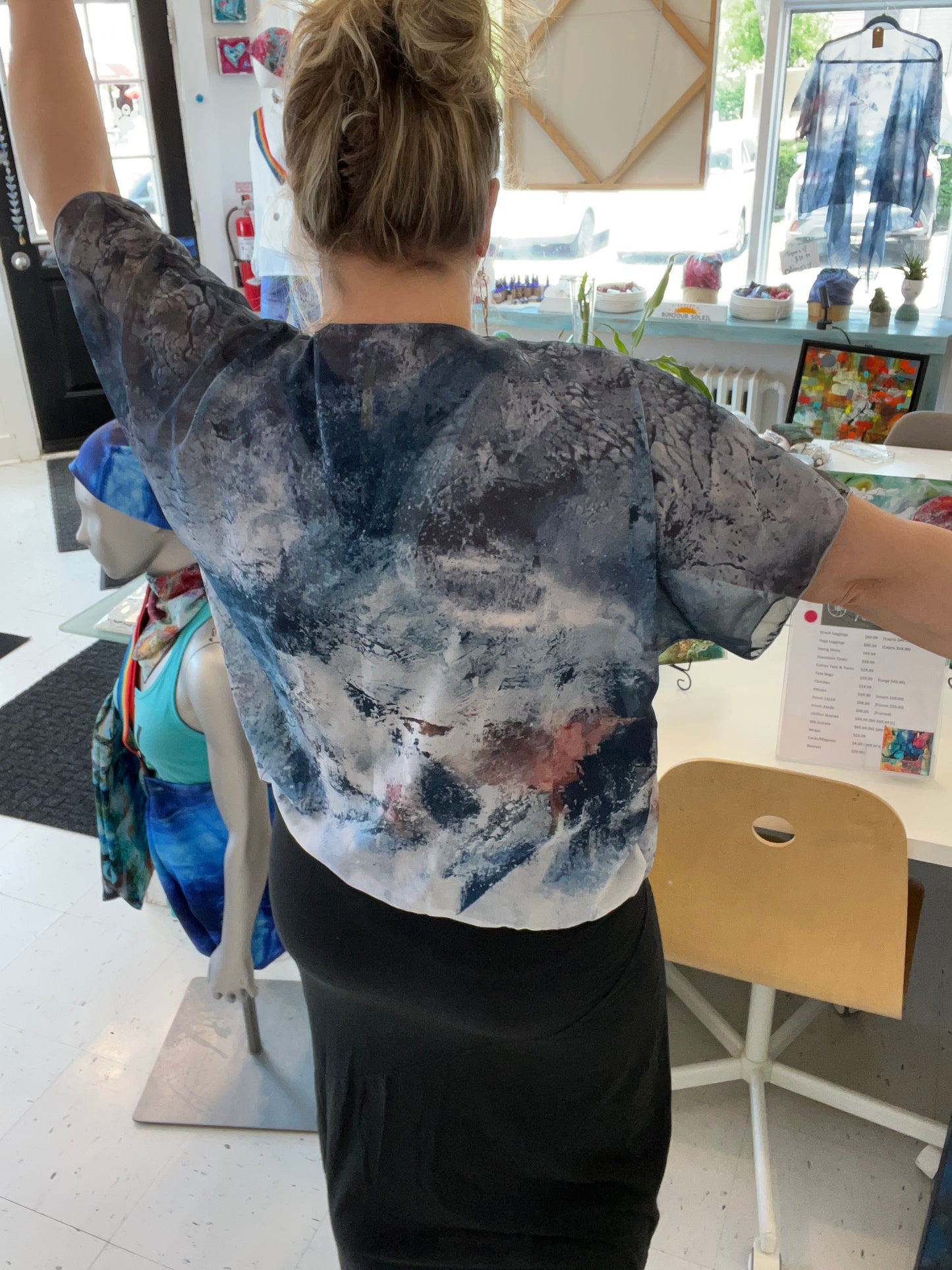 Early Summit Kimono - Dark Top